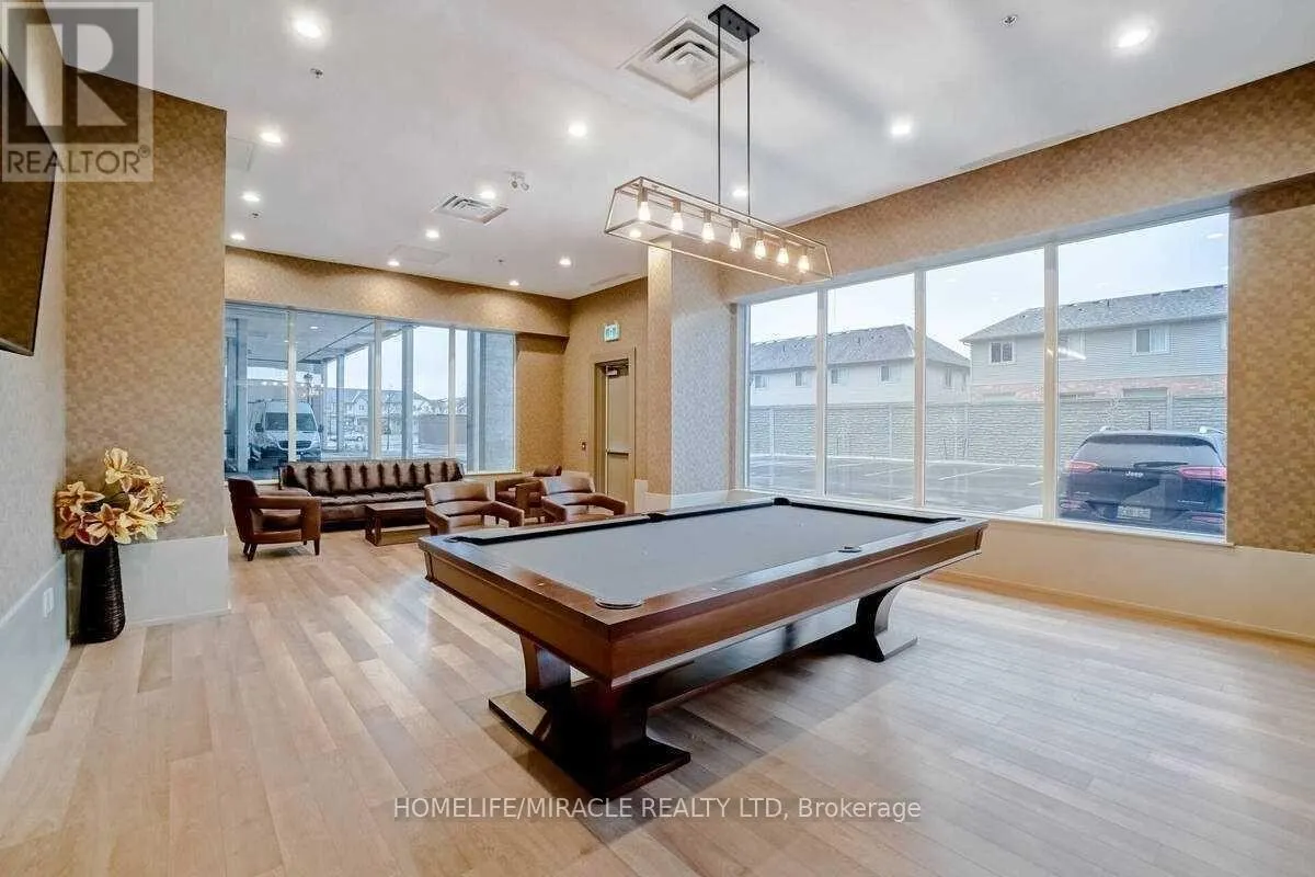 602 - 560 NORTH SERVICE ROAD