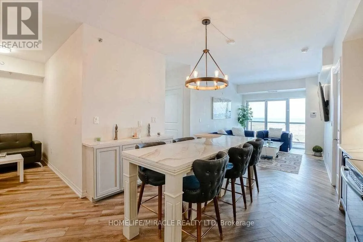 602 - 560 NORTH SERVICE ROAD