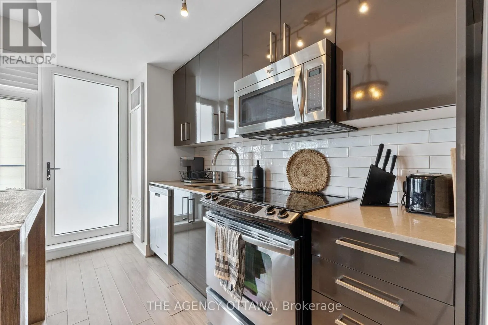 406 - 118 HOLMWOOD AVENUE