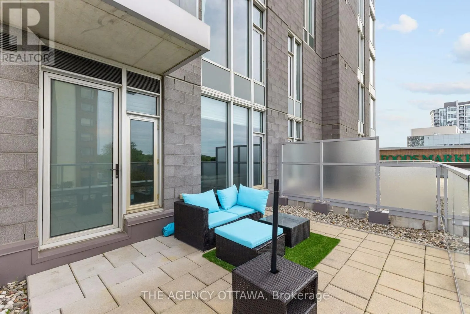 406 - 118 HOLMWOOD AVENUE