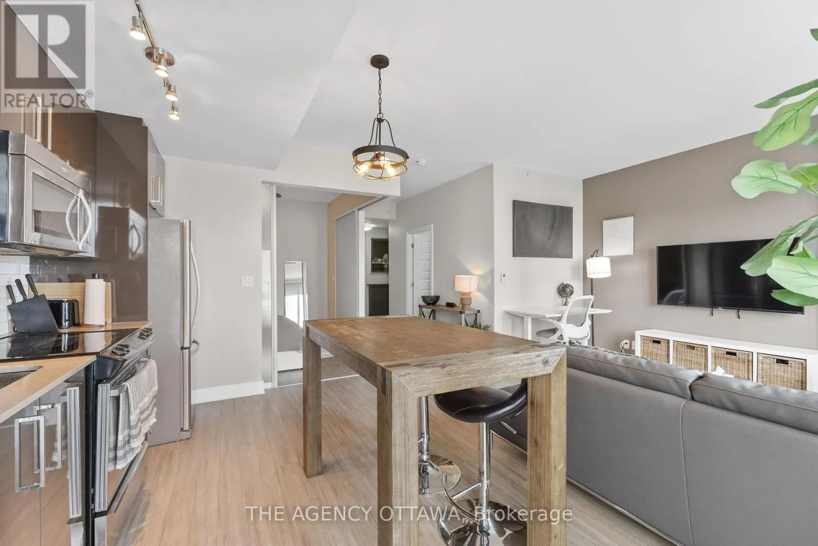 406 - 118 HOLMWOOD AVENUE