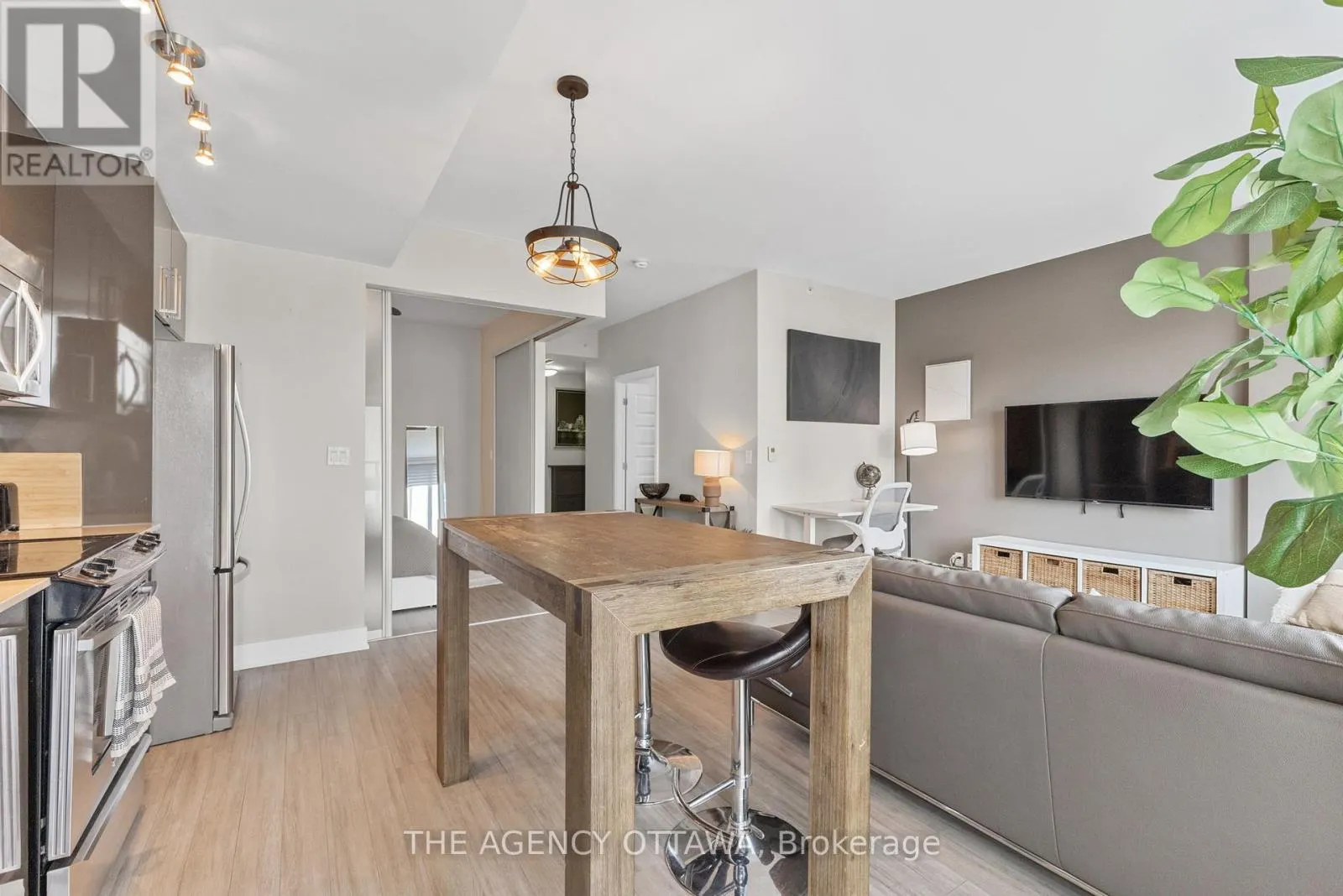 406 - 118 HOLMWOOD AVENUE