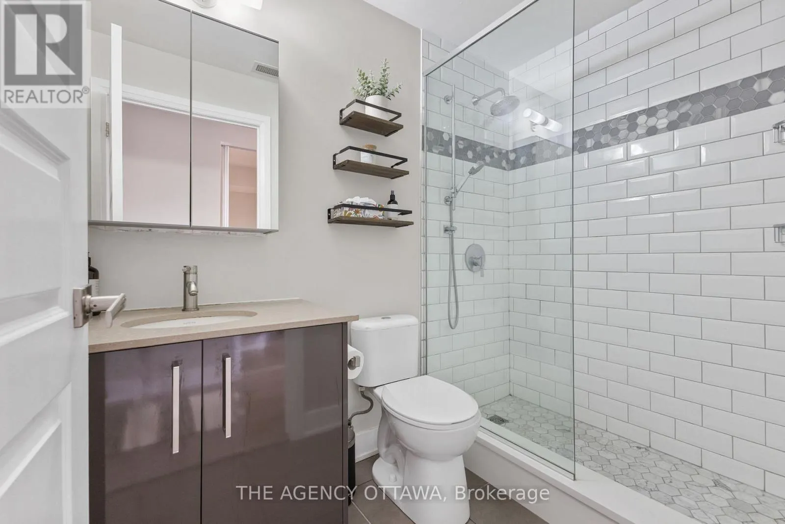 406 - 118 HOLMWOOD AVENUE