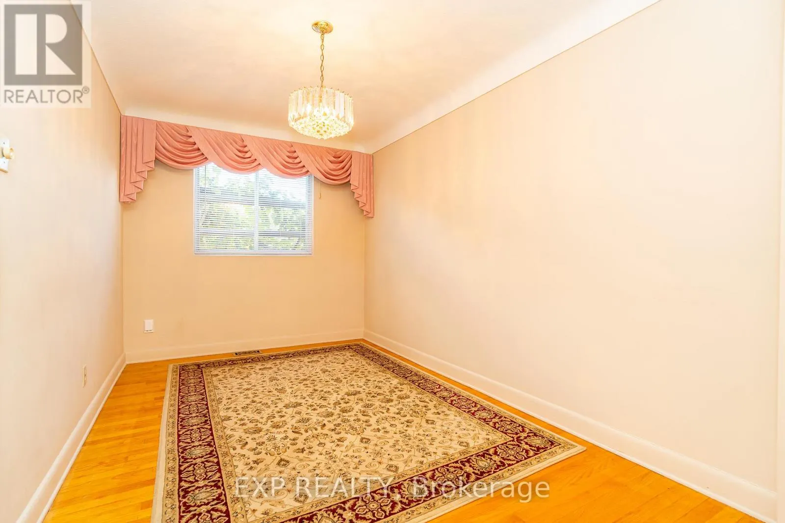 1008 RIDDELL AVENUE S