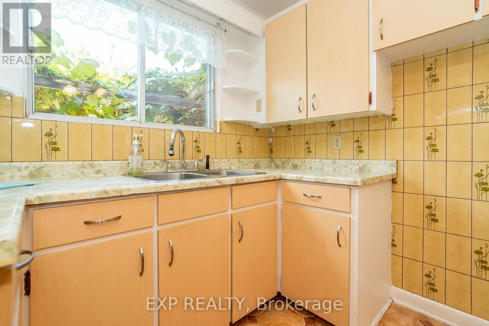 1008 RIDDELL AVENUE S