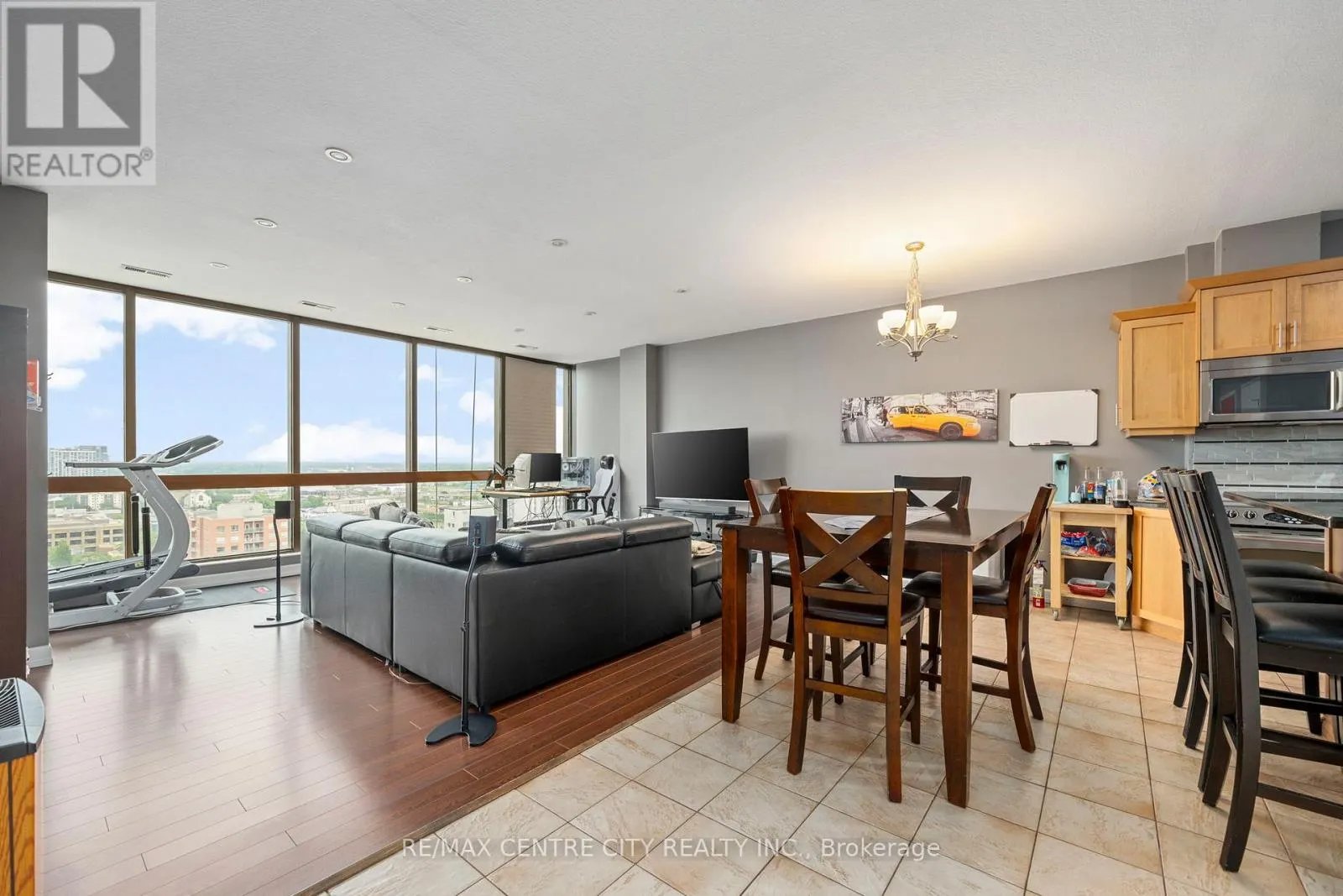 2108 - 389 DUNDAS STREET E, #2108