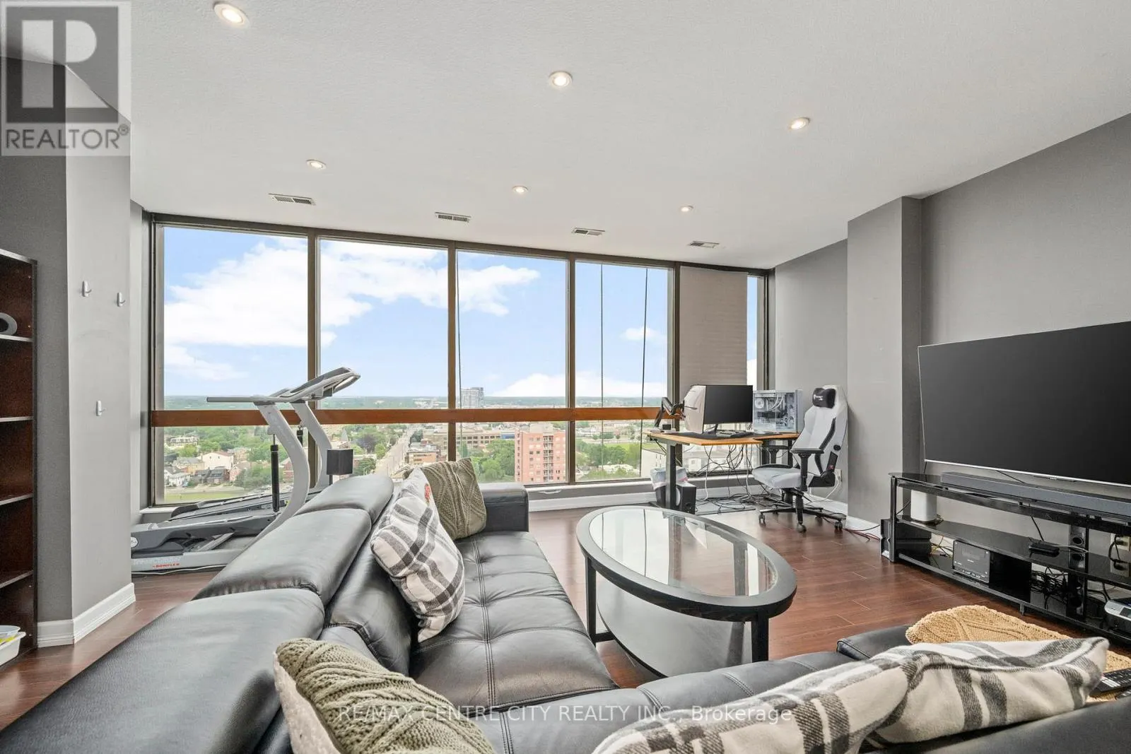 2108 - 389 DUNDAS STREET E, #2108