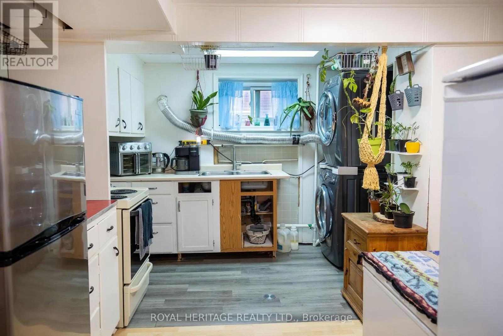 111 ADELAIDE STREET N