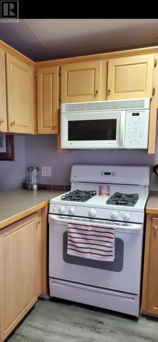 D36 - 4895 LAKESHORE ROAD, #D36