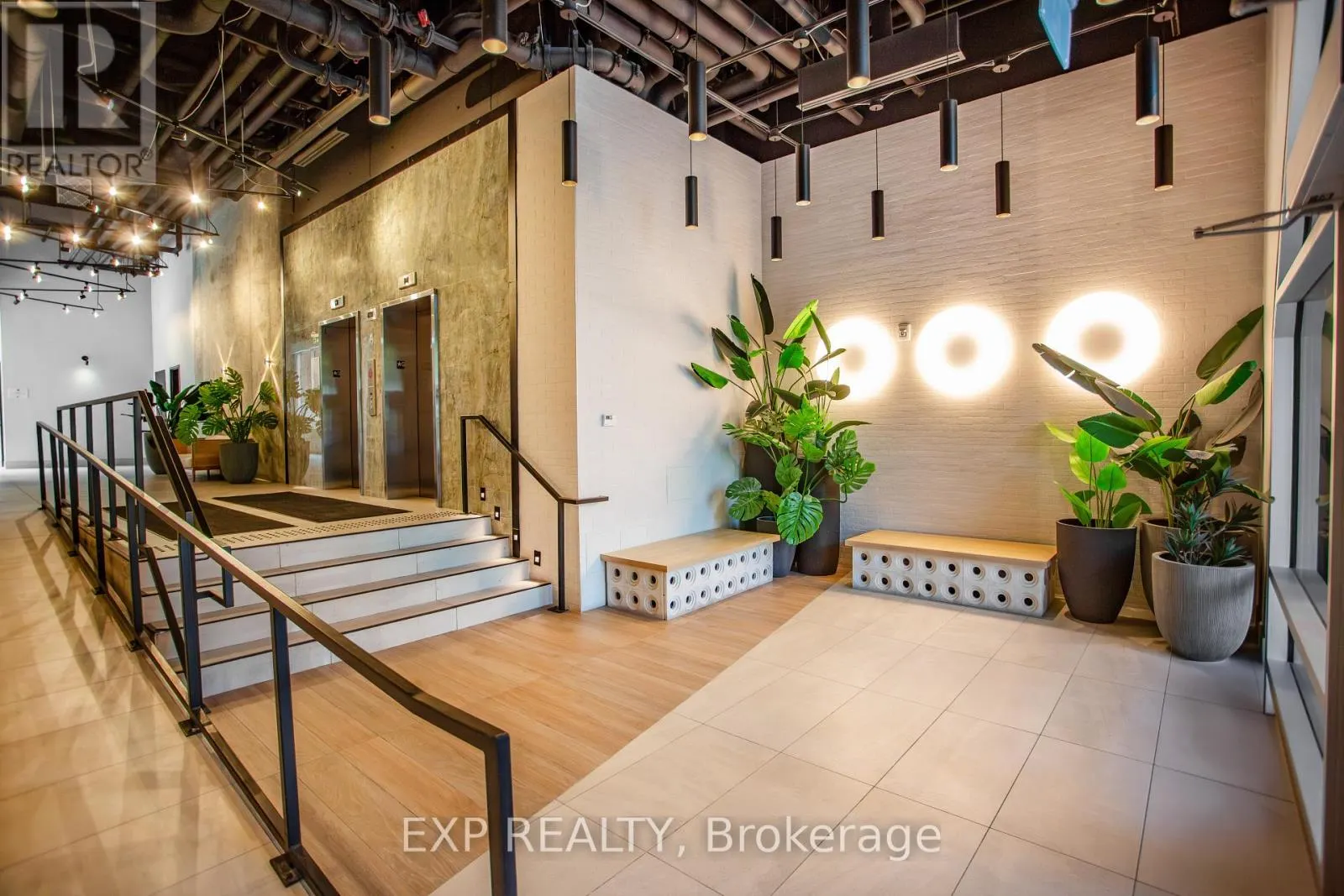 905 - 770 SOMERSET STREET W