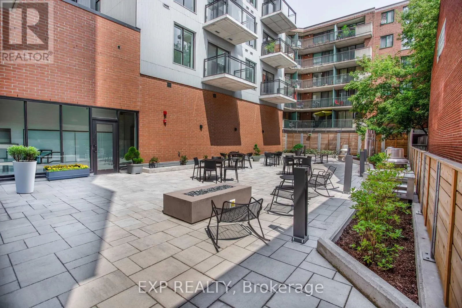 406 - 770 SOMERSET STREET W