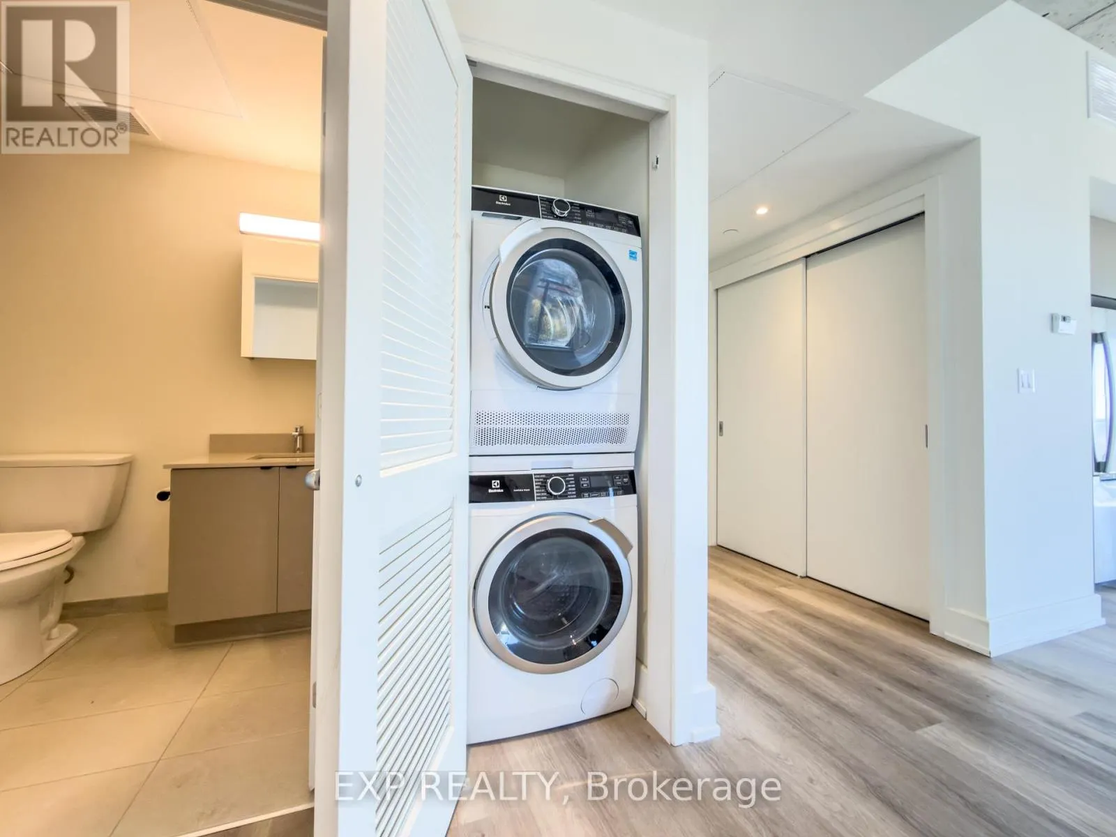 406 - 770 SOMERSET STREET W