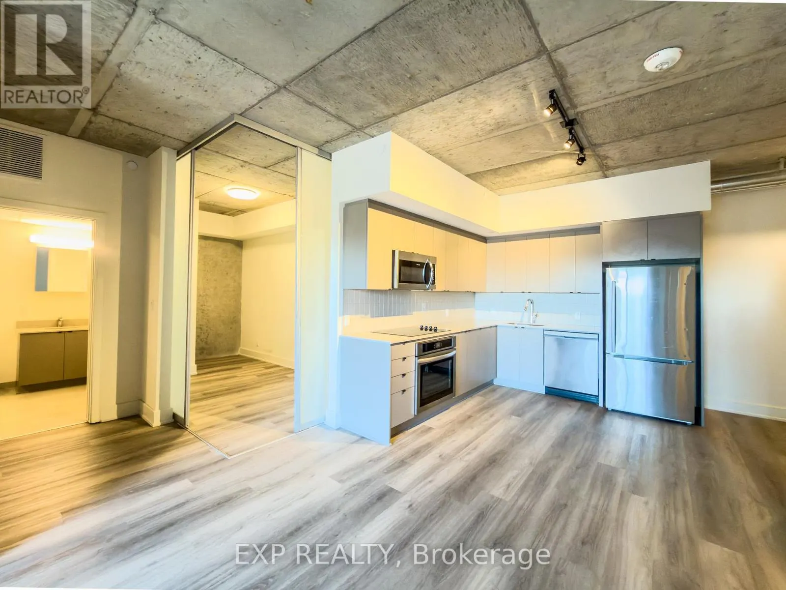 514 - 770 SOMERSET STREET W