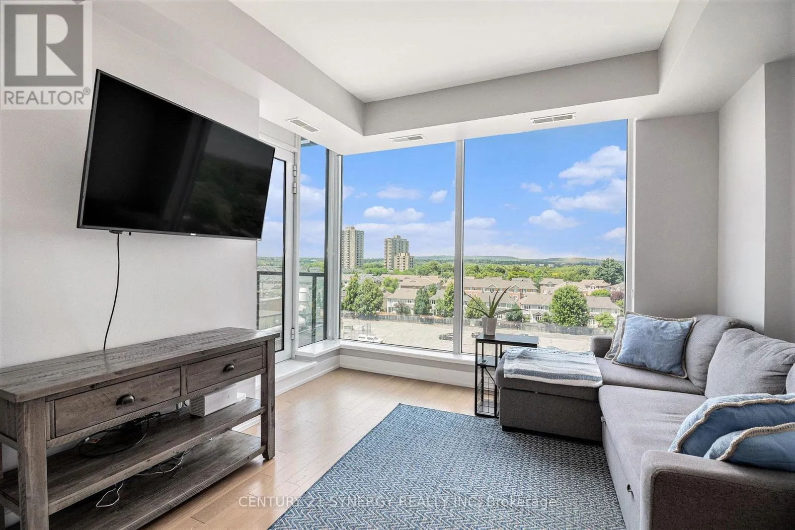 607 - 360 PATRICIA AVENUE