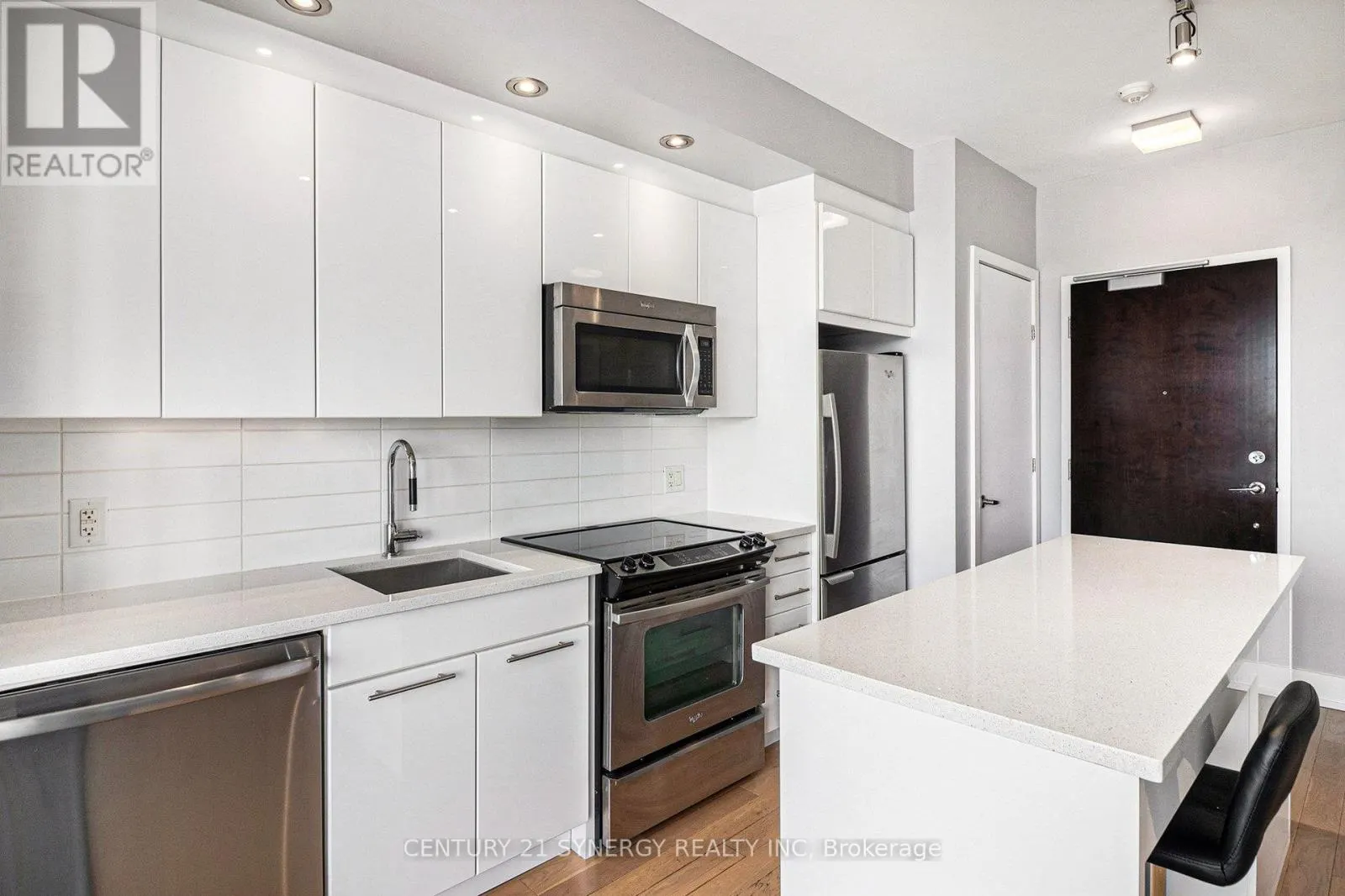 607 - 360 PATRICIA AVENUE