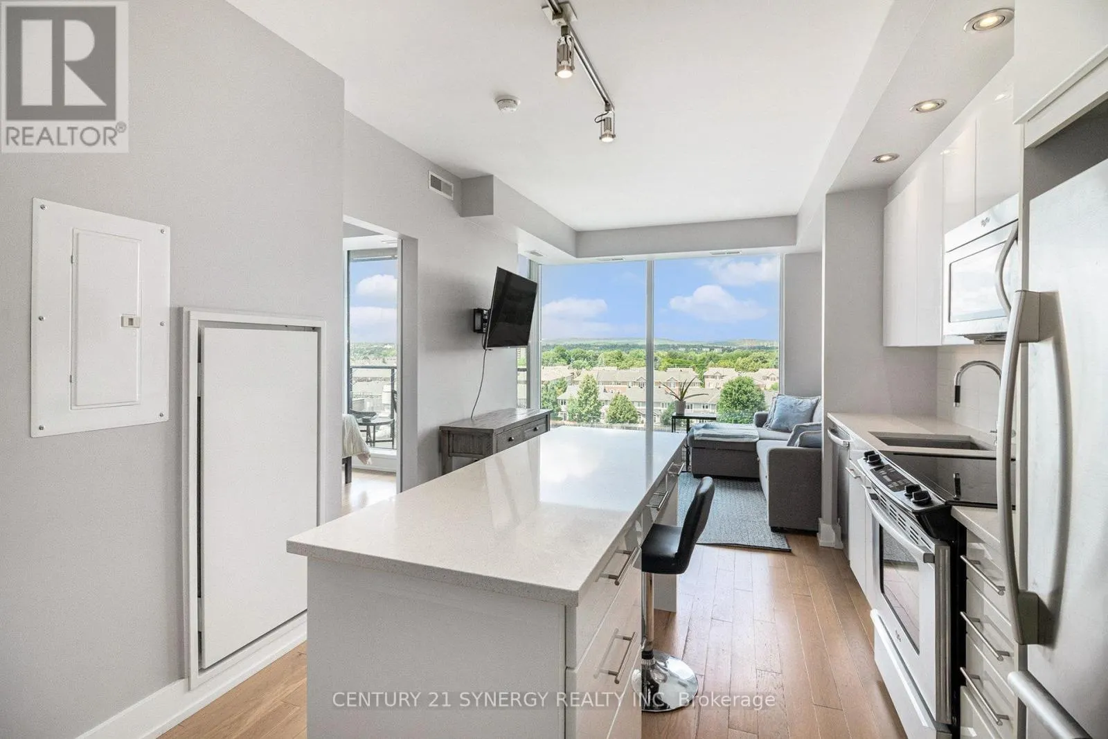 607 - 360 PATRICIA AVENUE