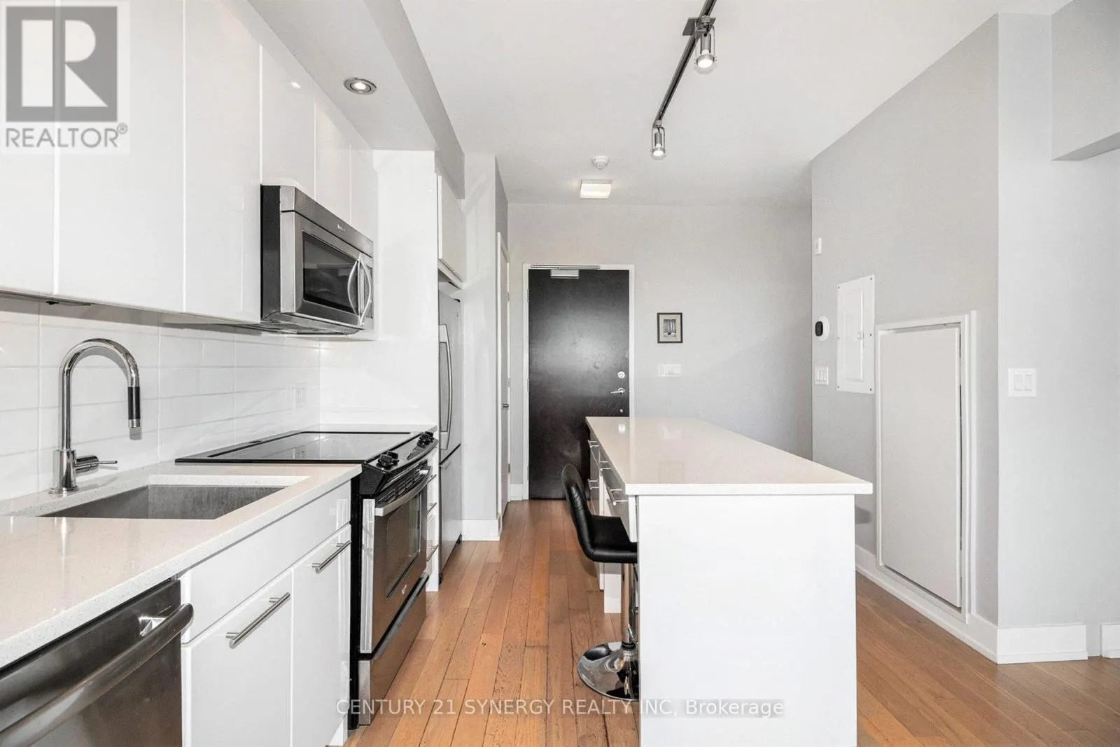 607 - 360 PATRICIA AVENUE