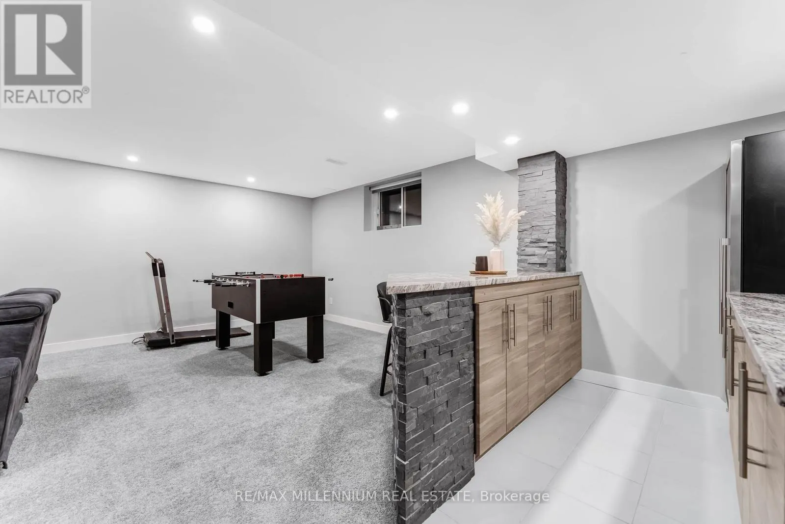 327 BALLINVILLE CIRCLE