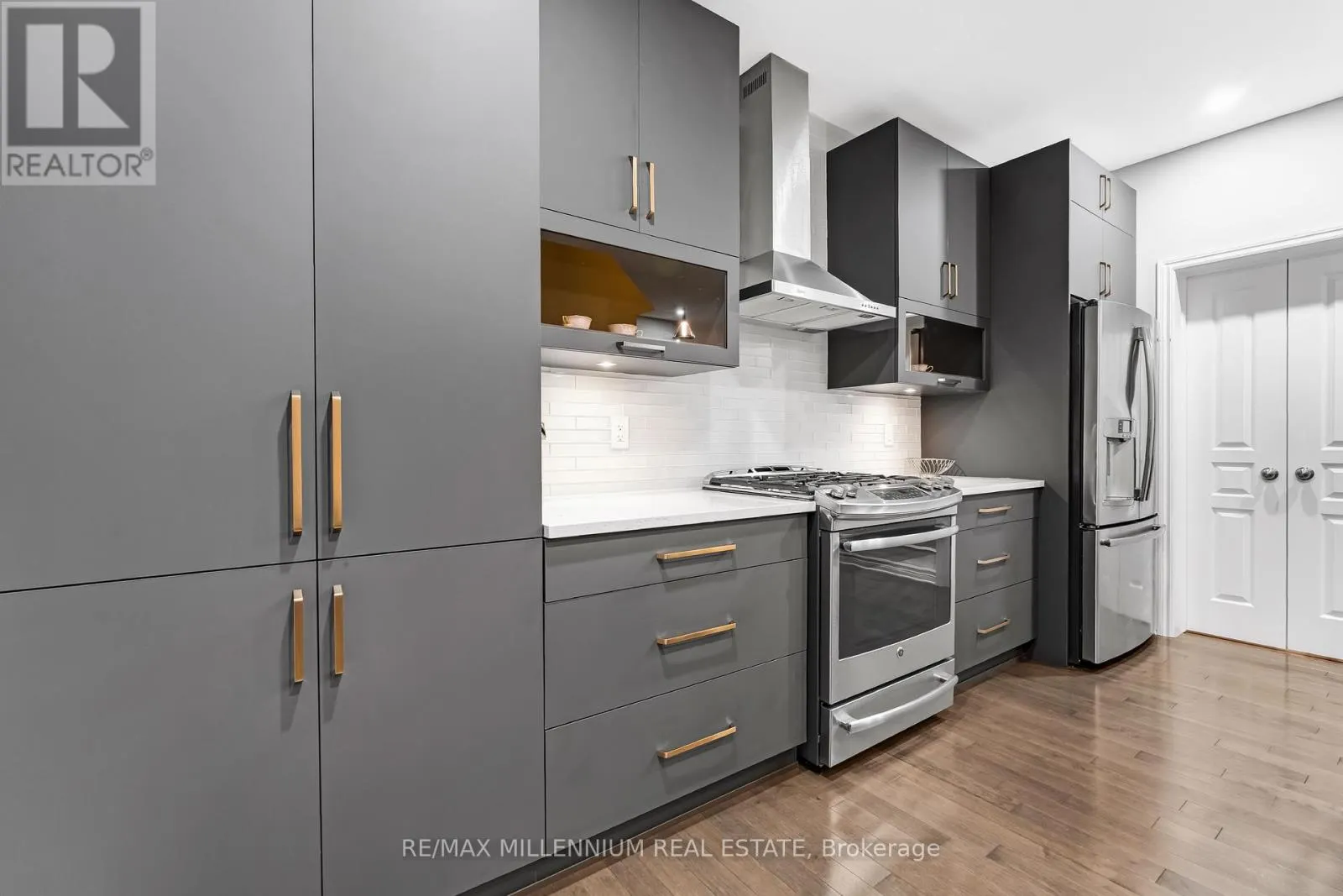 327 BALLINVILLE CIRCLE