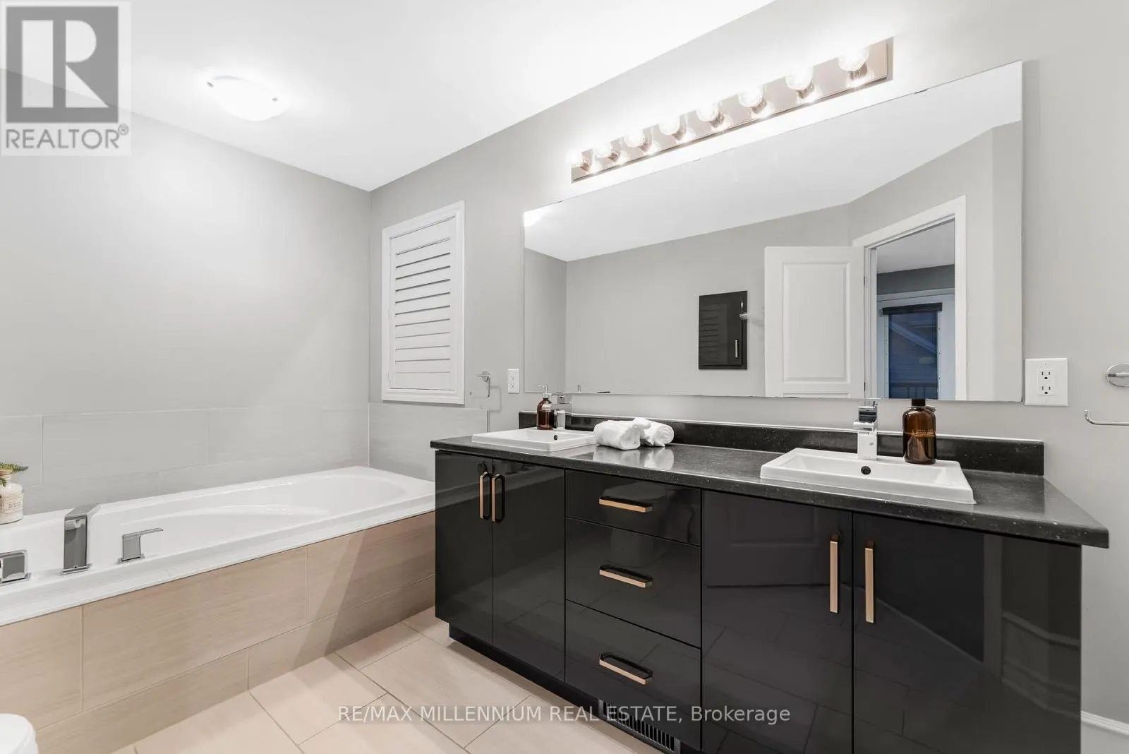 327 BALLINVILLE CIRCLE