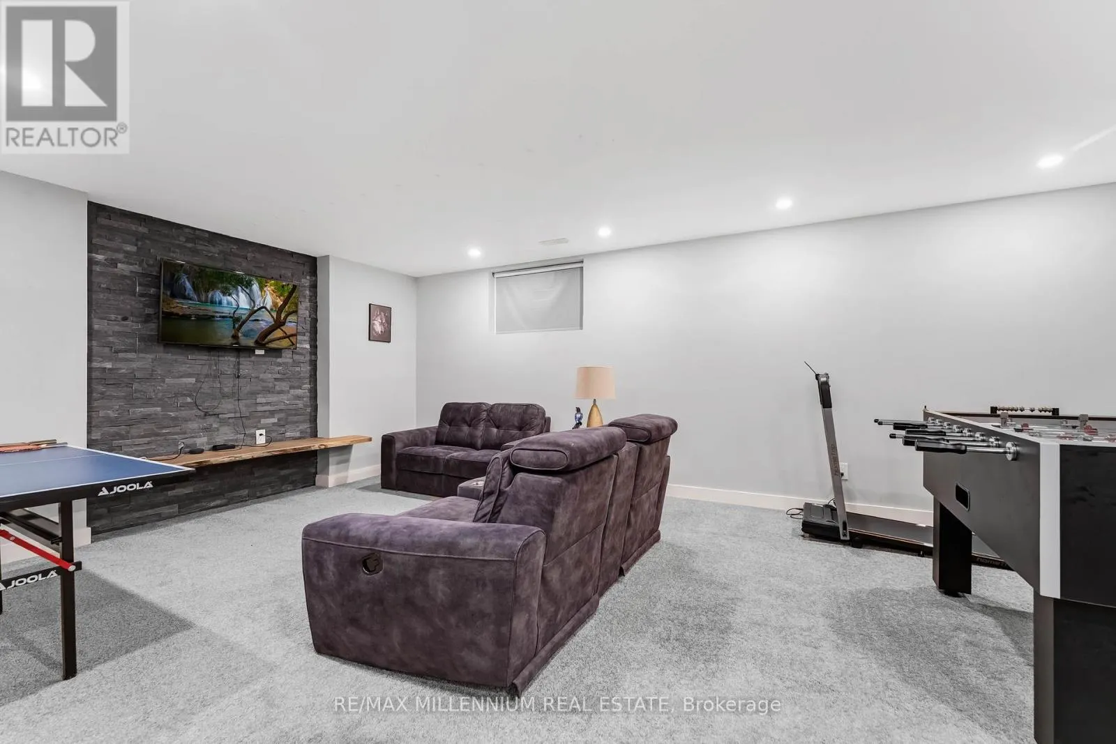 327 BALLINVILLE CIRCLE