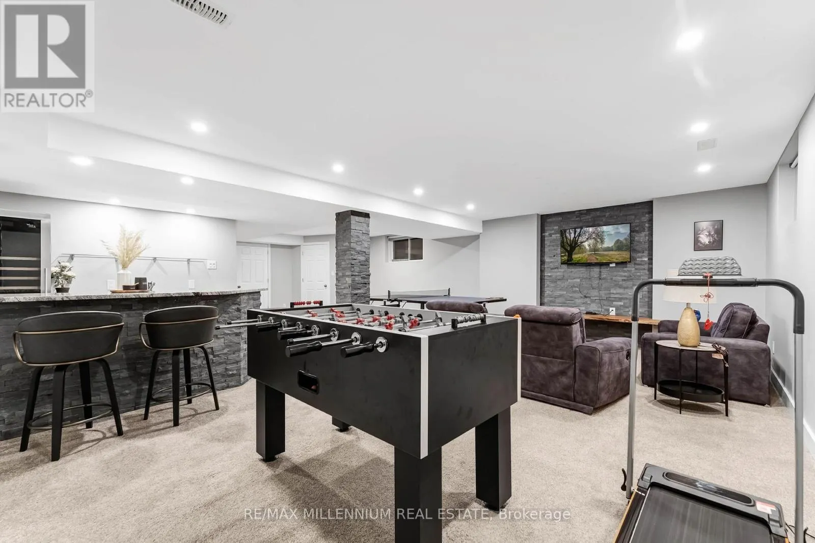 327 BALLINVILLE CIRCLE