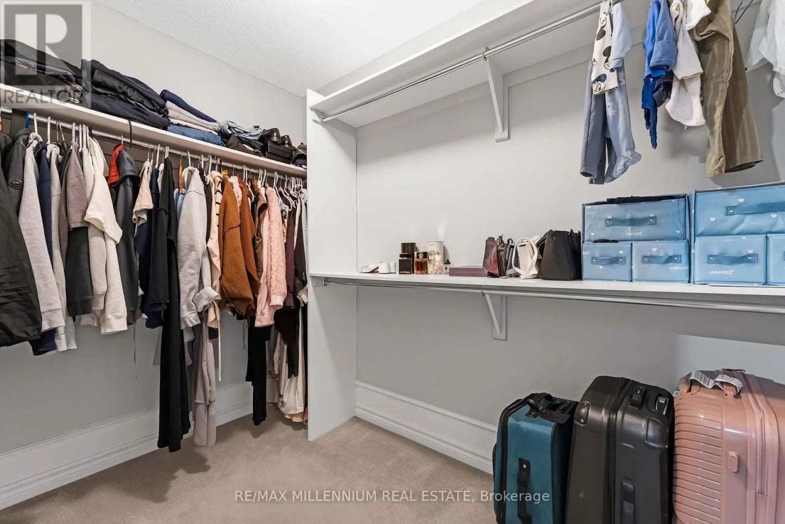 327 BALLINVILLE CIRCLE