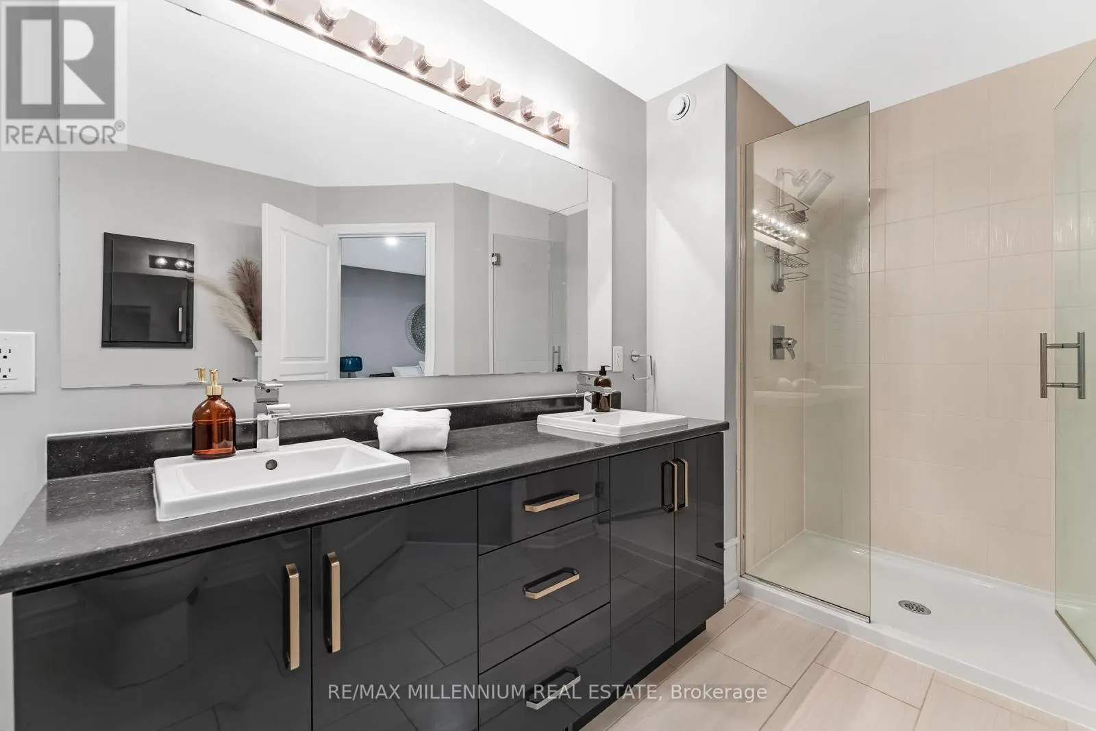 327 BALLINVILLE CIRCLE