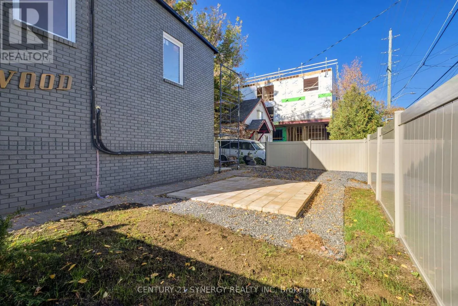 4 - 598 KIRKWOOD AVENUE W