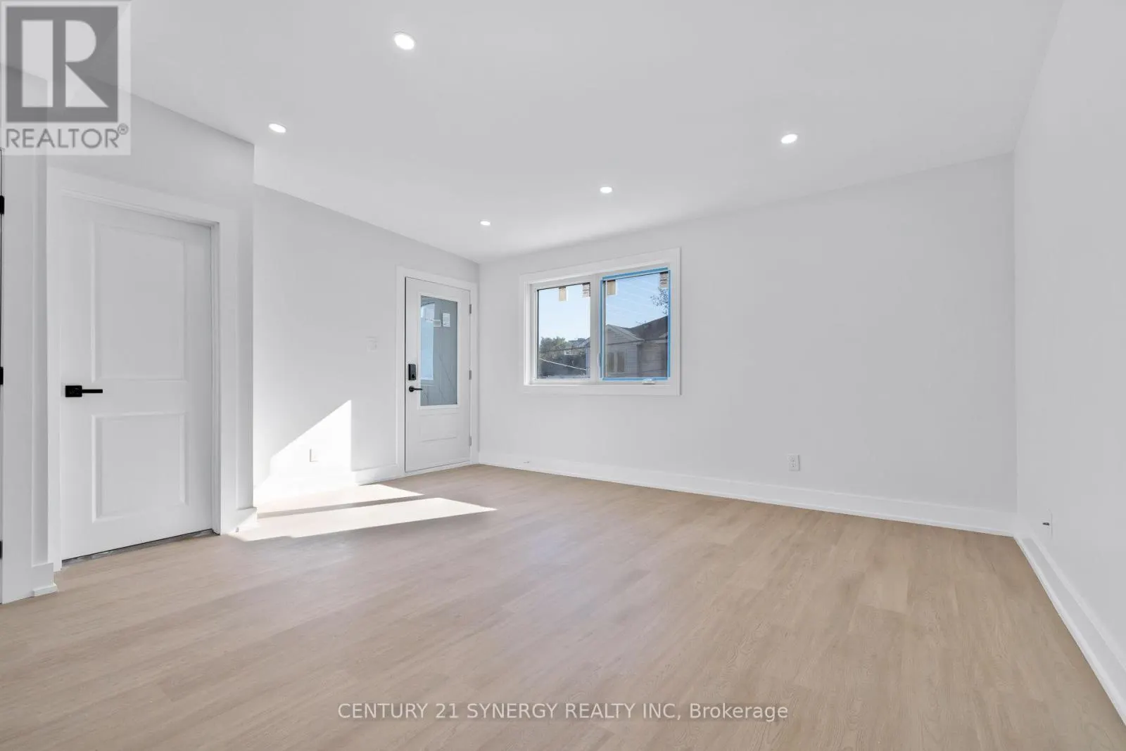 4 - 598 KIRKWOOD AVENUE W