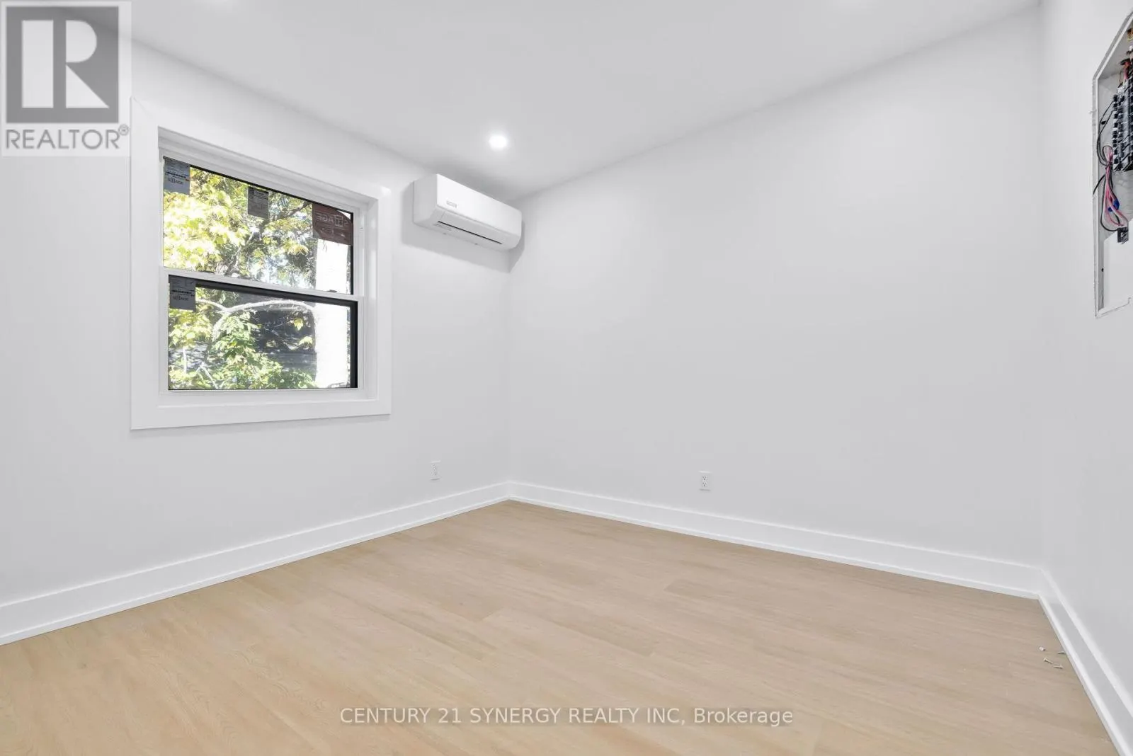 4 - 598 KIRKWOOD AVENUE W