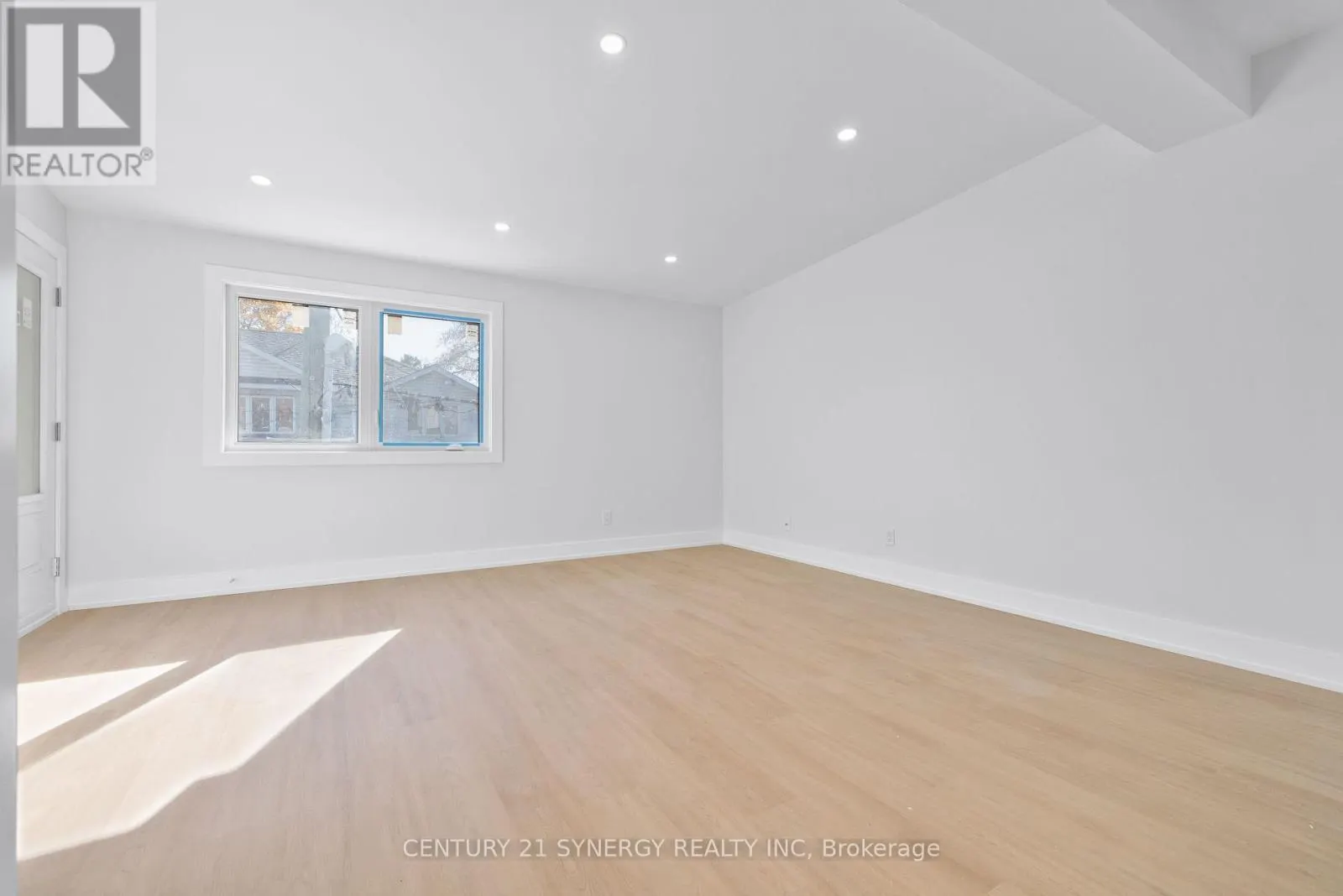 4 - 598 KIRKWOOD AVENUE W