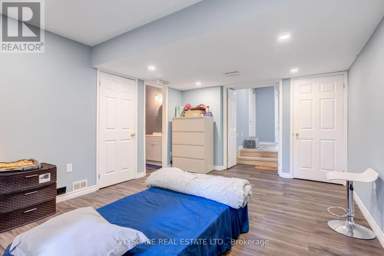 60 - 72 STONE CHURCH ROAD W