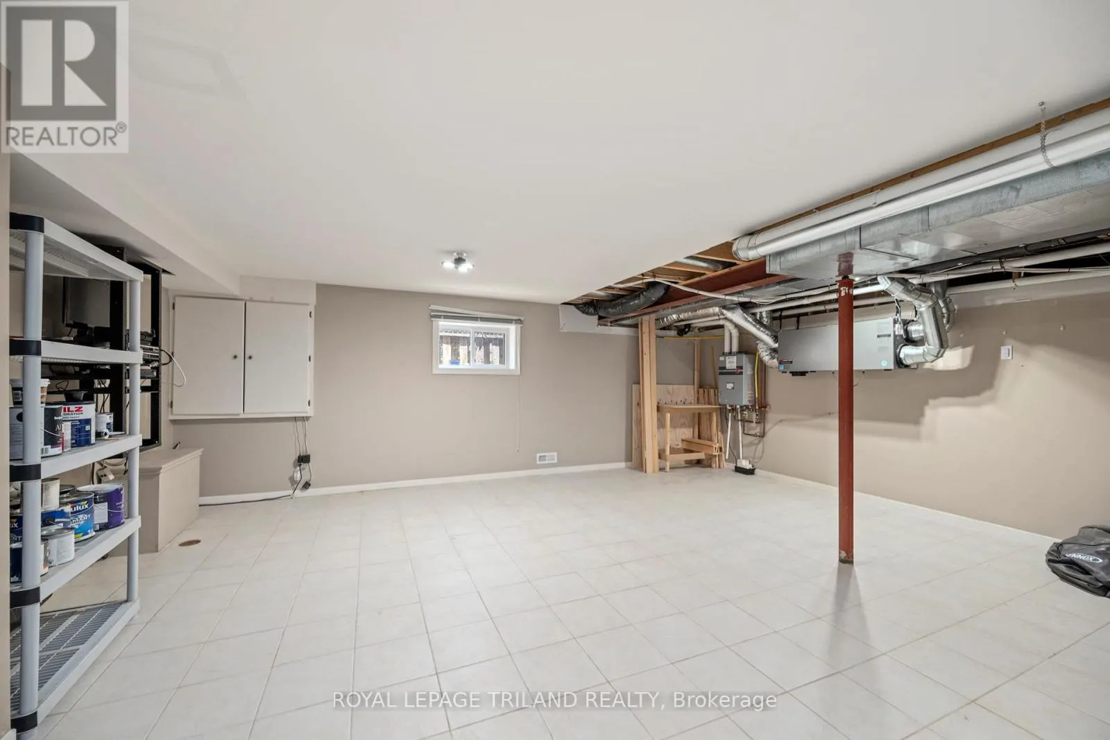 1 - 537 CRESTWOOD DRIVE, #1