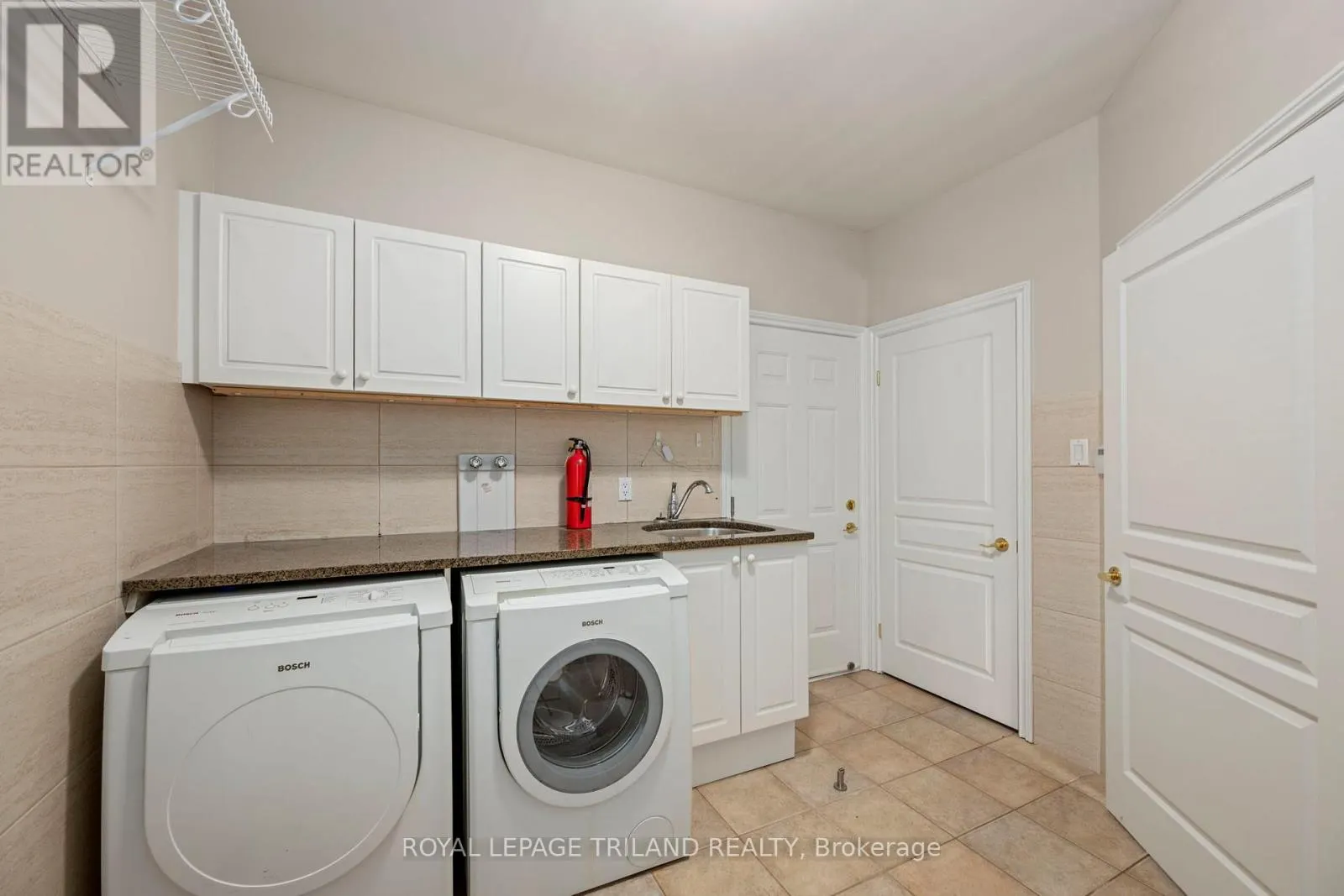 1 - 537 CRESTWOOD DRIVE, #1