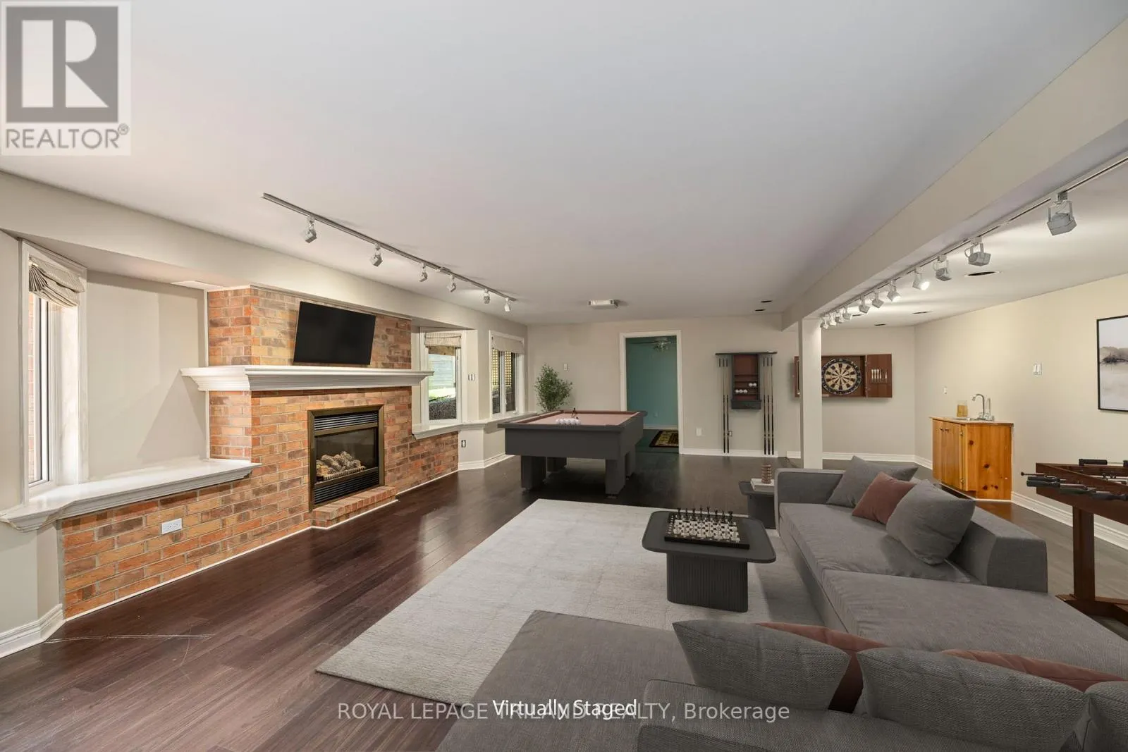 1 - 537 CRESTWOOD DRIVE, #1