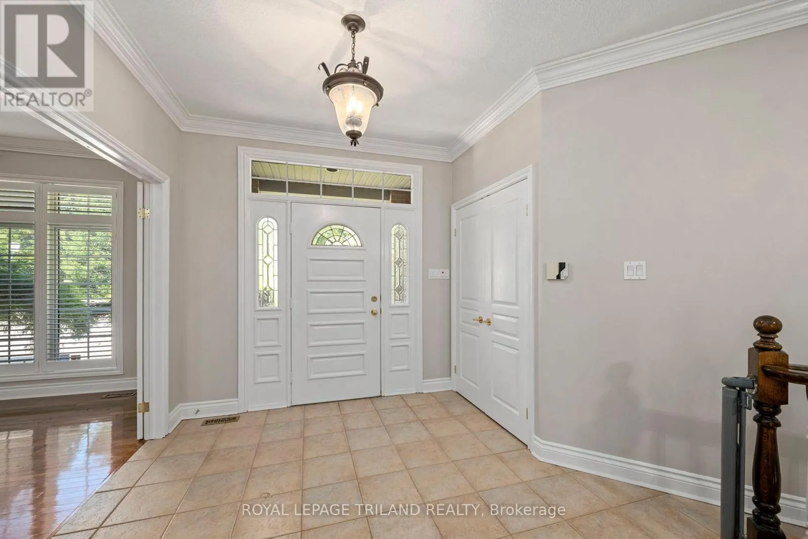 1 - 537 CRESTWOOD DRIVE, #1