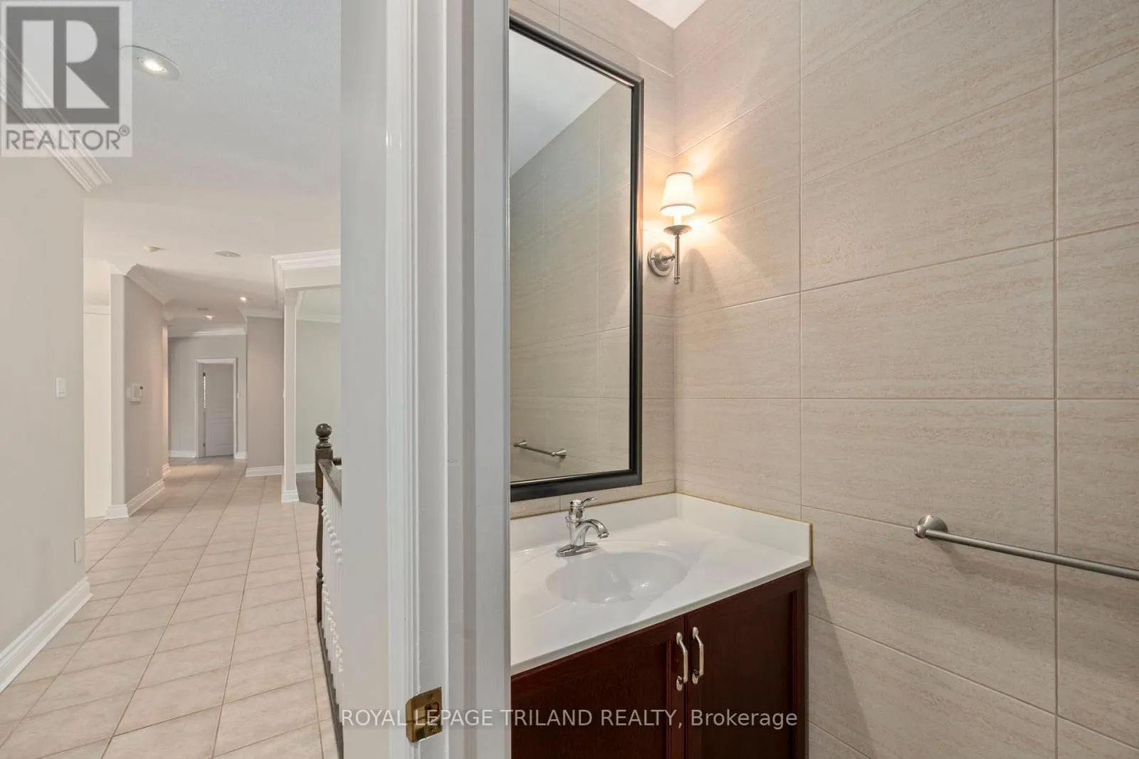 1 - 537 CRESTWOOD DRIVE, #1