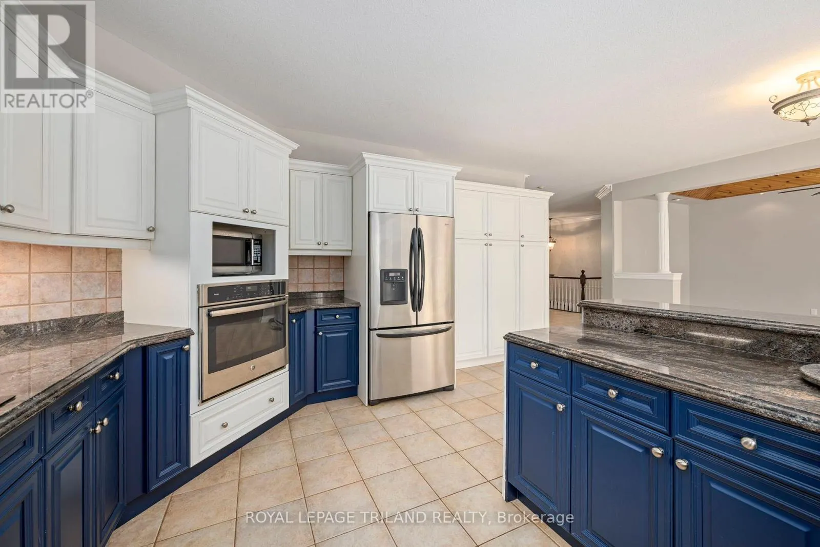 1 - 537 CRESTWOOD DRIVE, #1