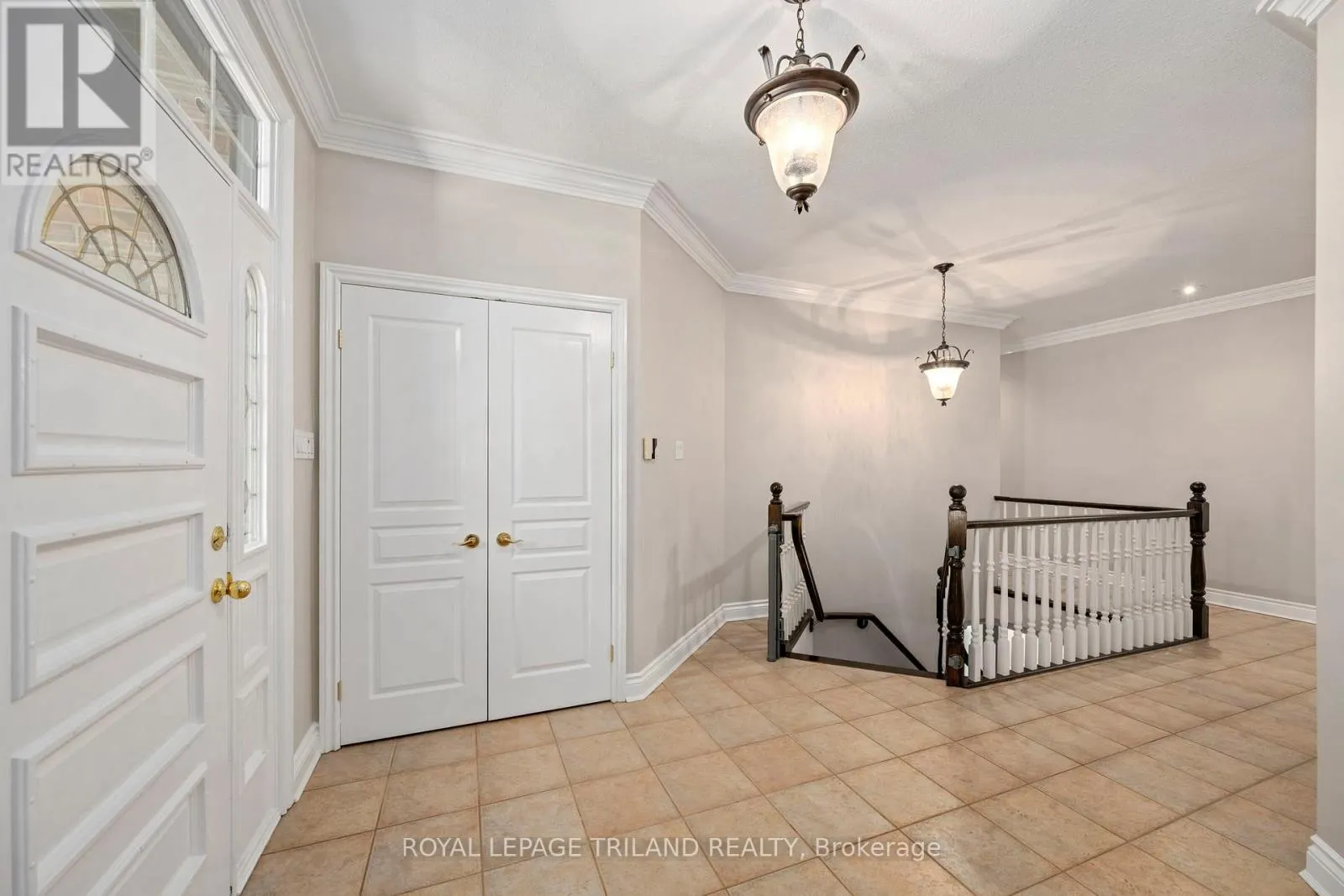 1 - 537 CRESTWOOD DRIVE, #1