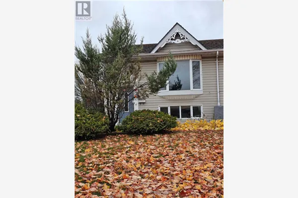 915 WARBURTON CRESCENT