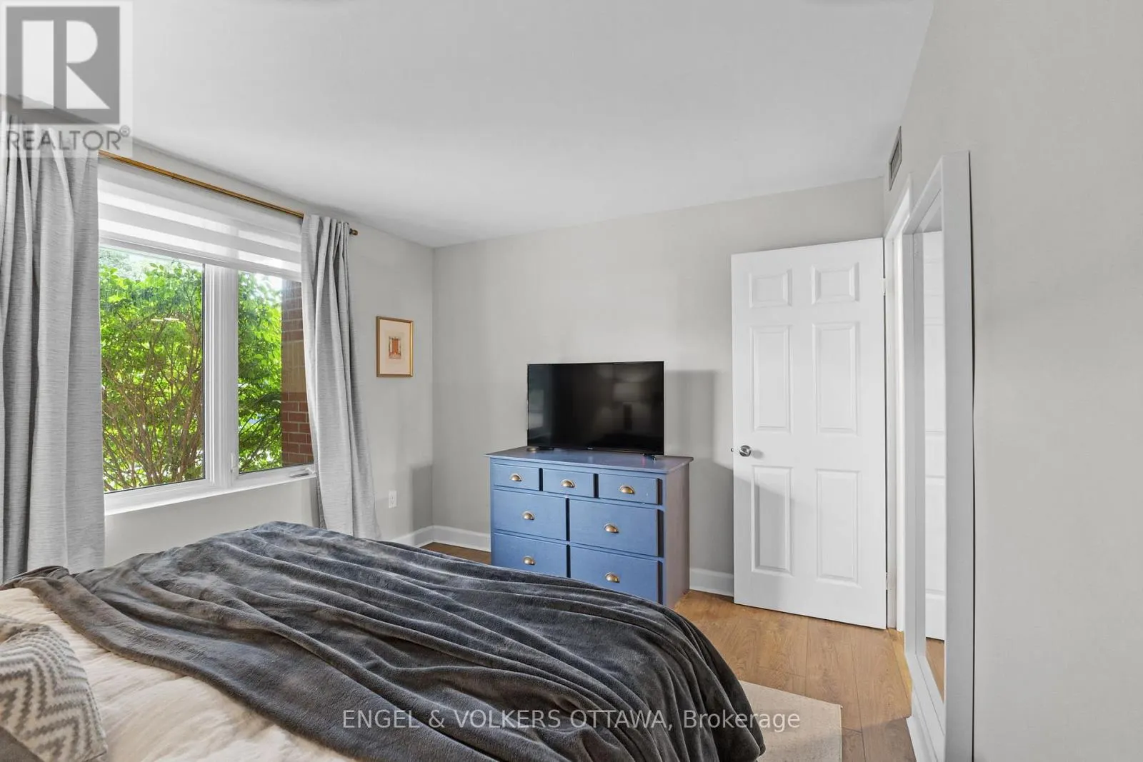 101 - 800 MCKELLAR AVENUE