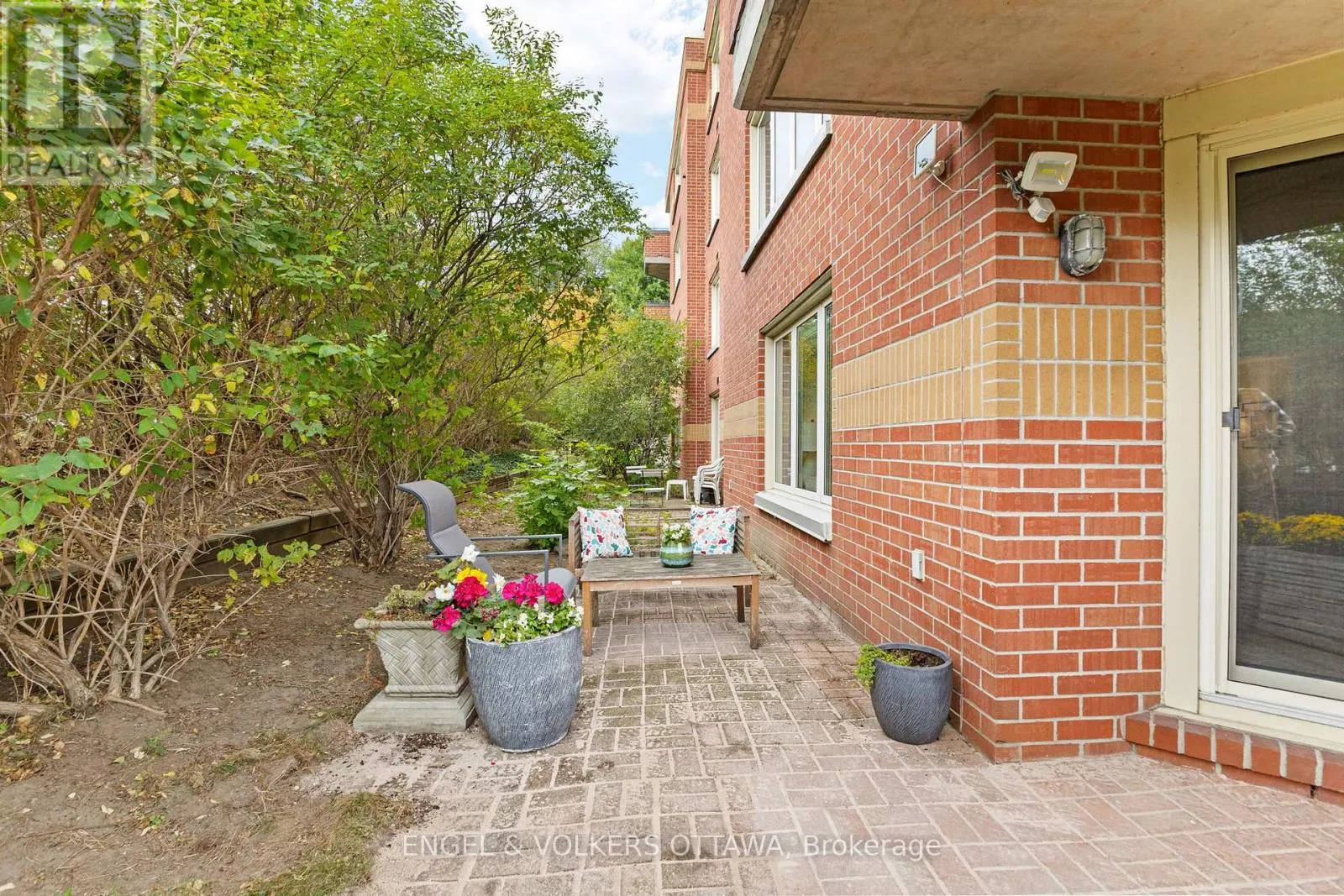 101 - 800 MCKELLAR AVENUE