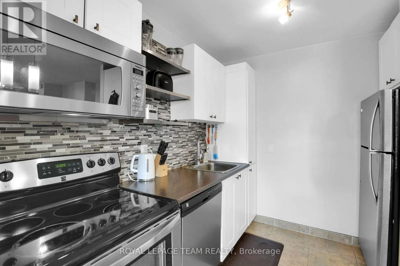 811 - 2000 JASMINE CRESCENT