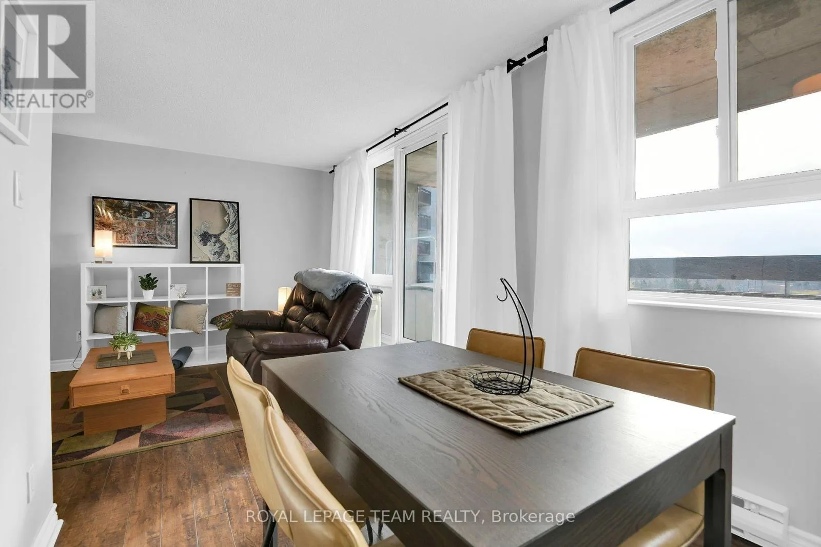 811 - 2000 JASMINE CRESCENT