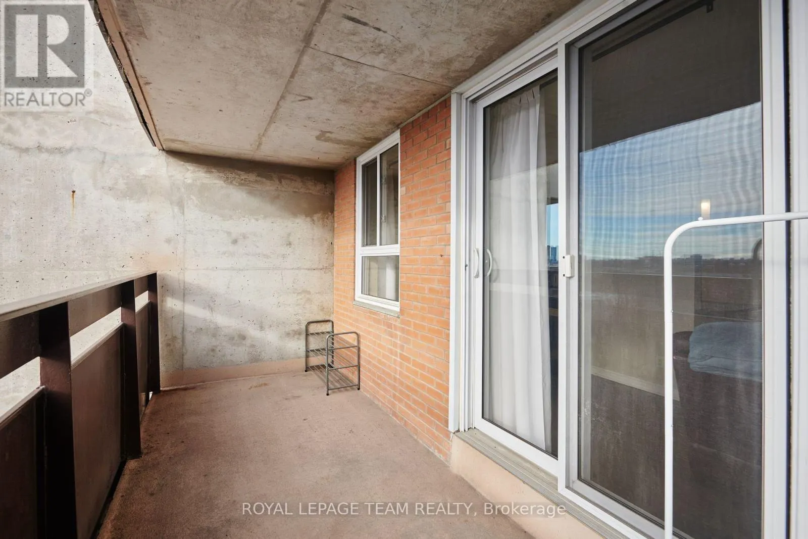 811 - 2000 JASMINE CRESCENT