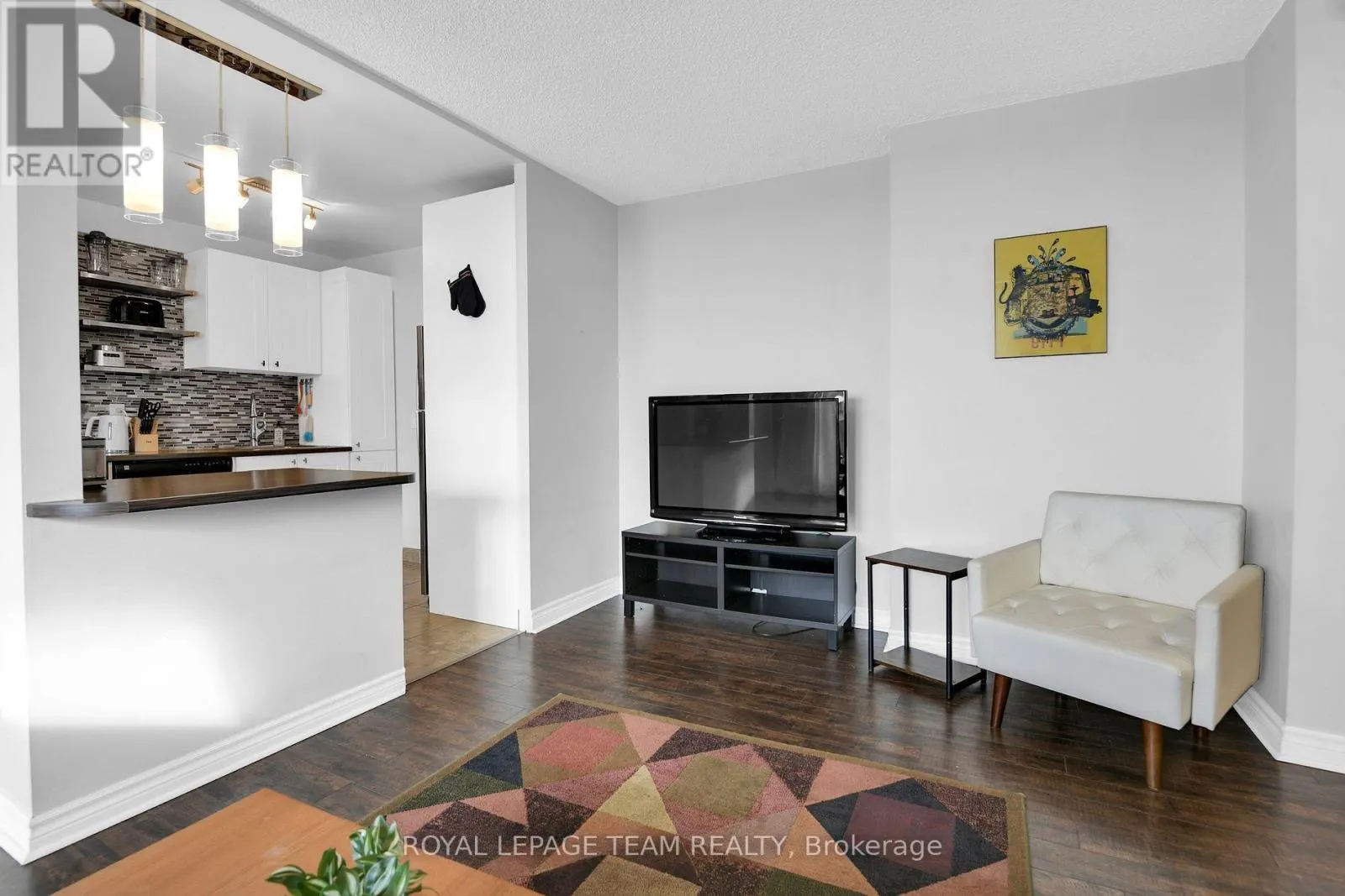 811 - 2000 JASMINE CRESCENT