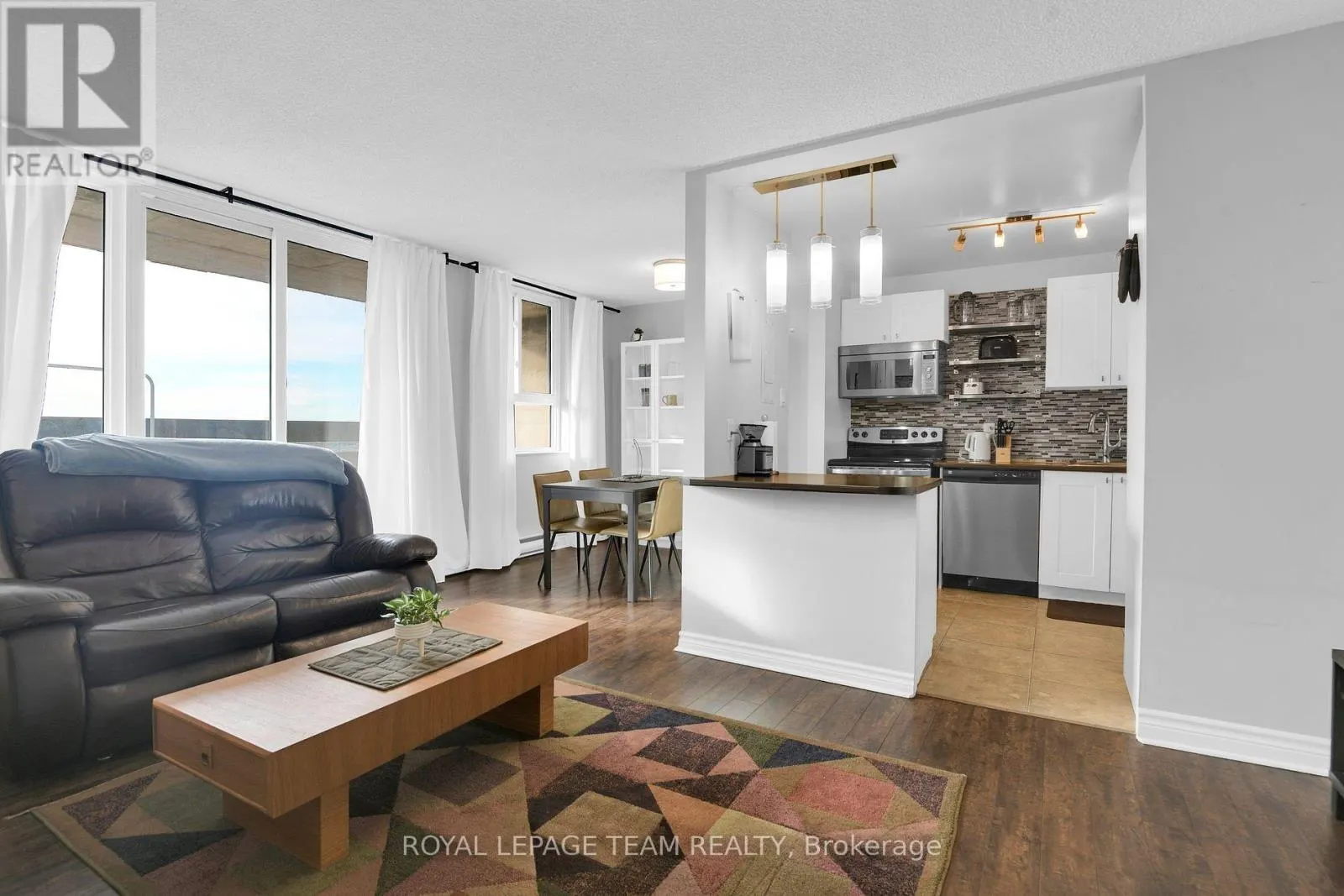 811 - 2000 JASMINE CRESCENT