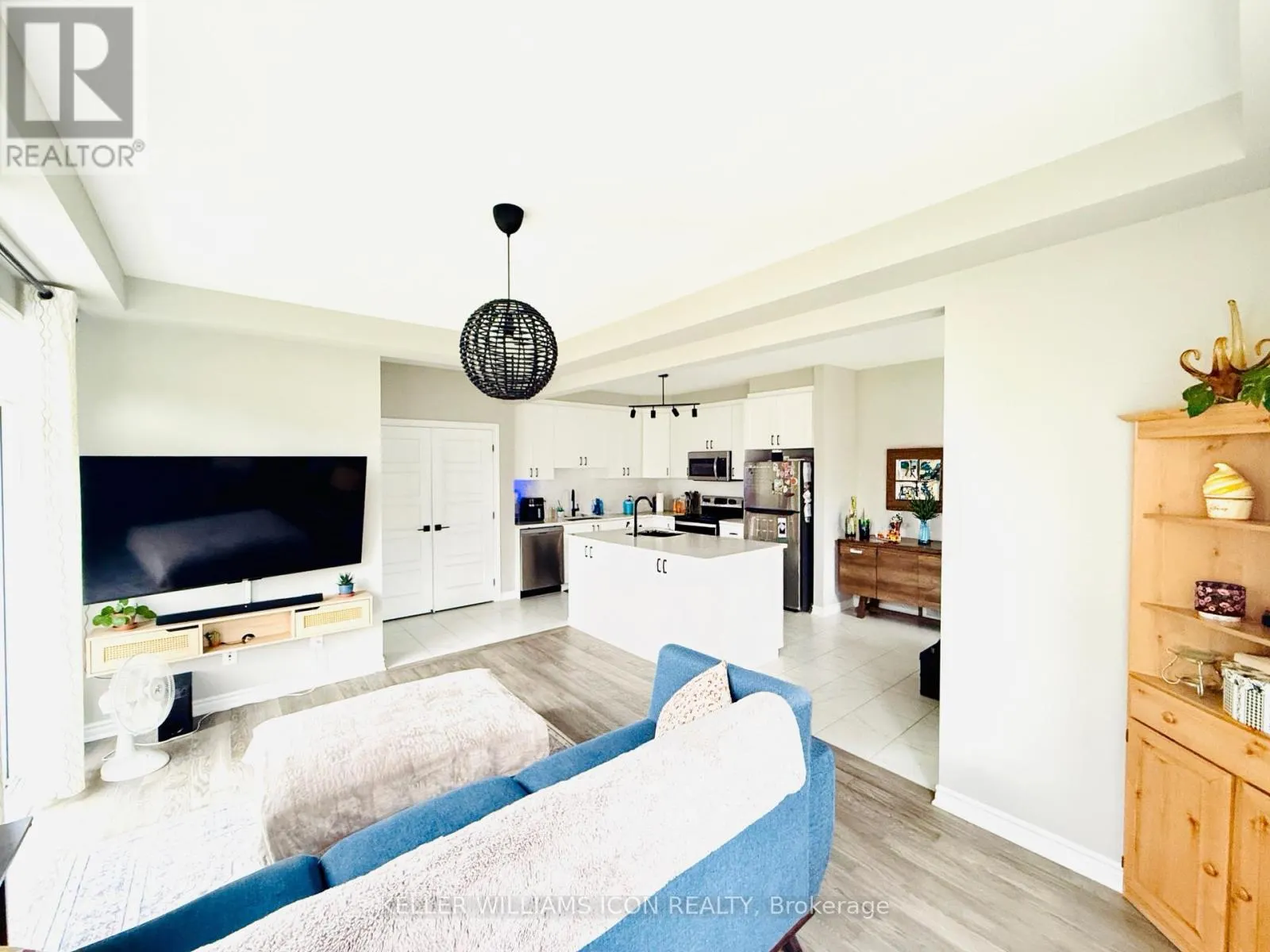 990 FAMEFLOWER STREET