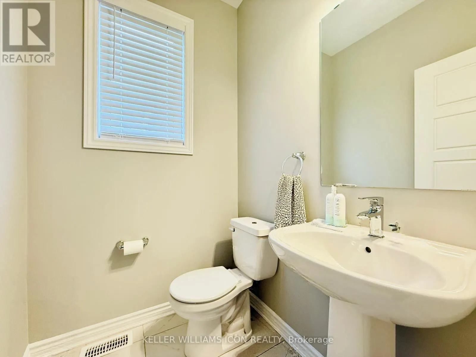 990 FAMEFLOWER STREET